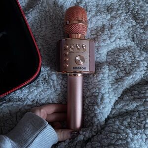Bonoak rose gold rechargeable Bluetooth microphone